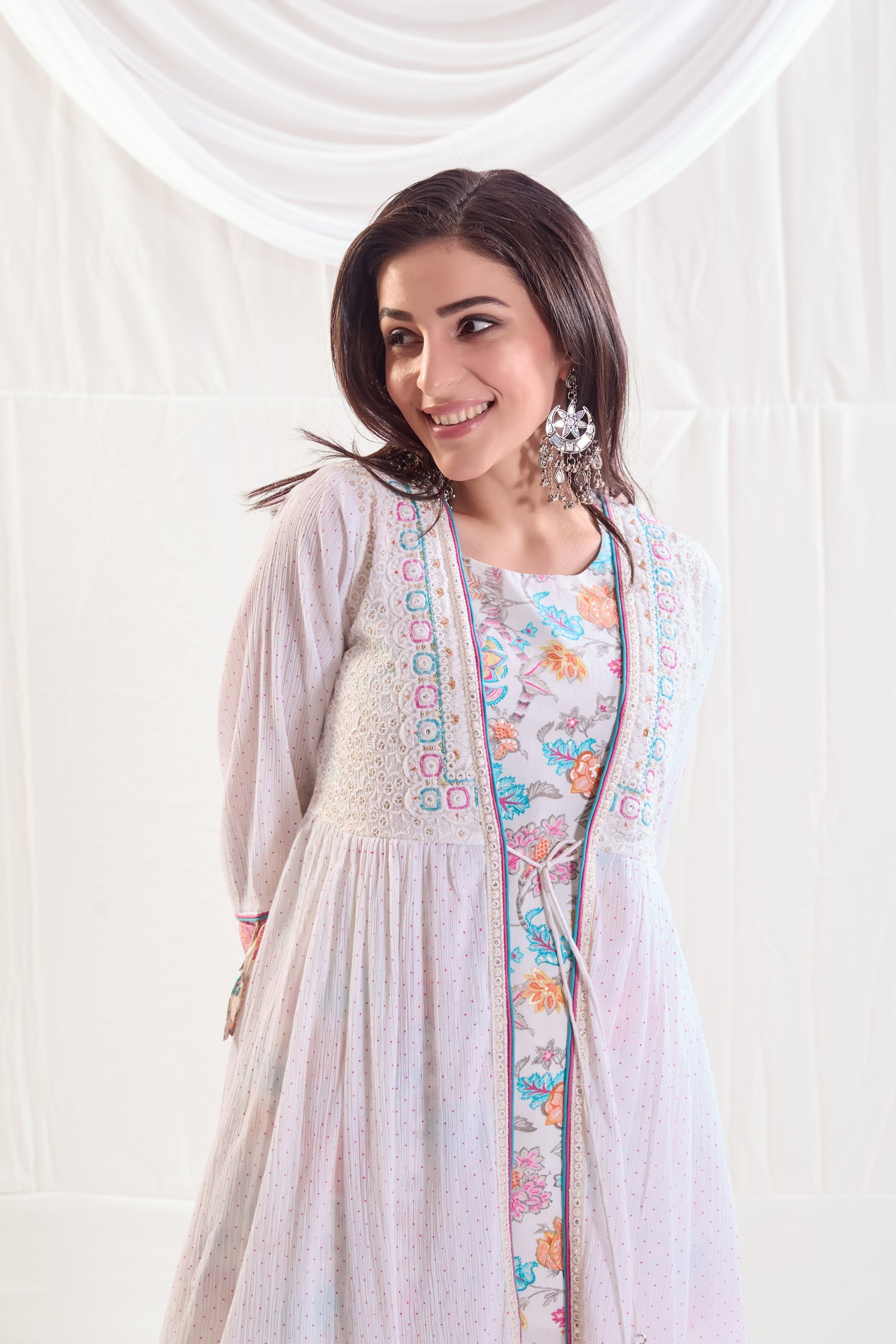 White Kurta Set with Floral Print and Embroidery