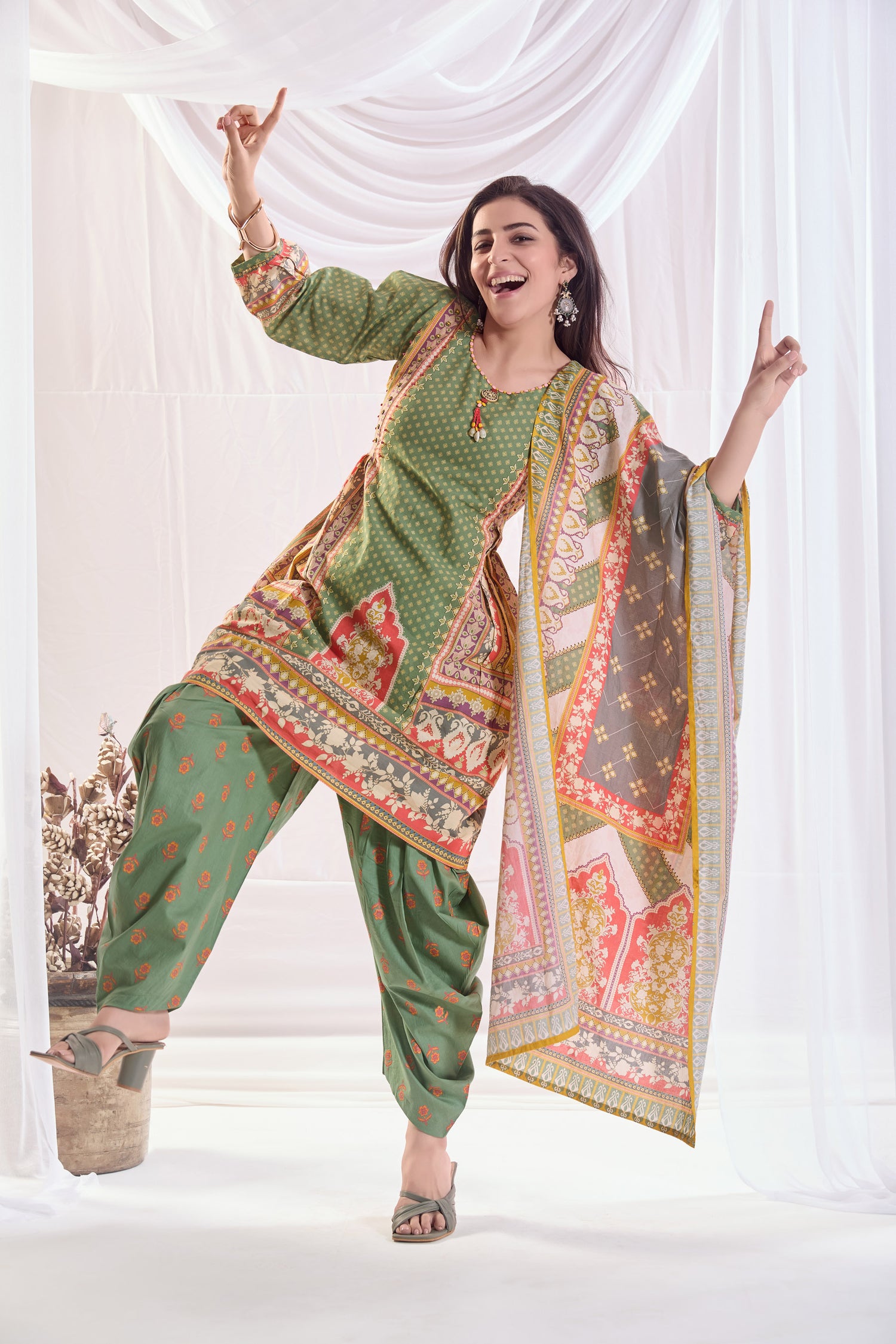 Green Cotton Printed Kurta set with Embroidery