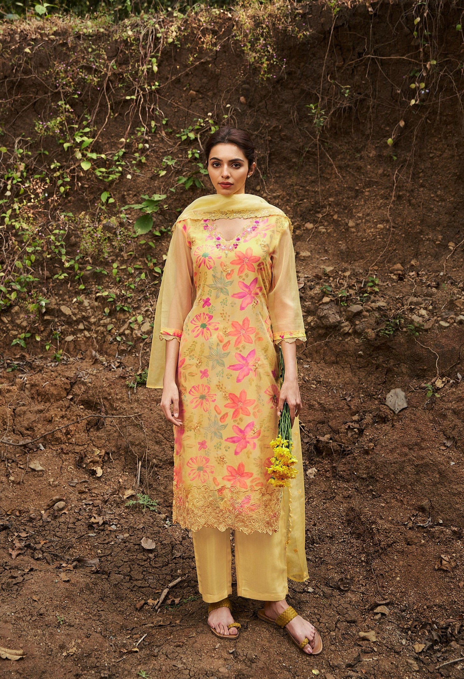 Rangrezi Phool Organza Printed Kurta set with Embroidery