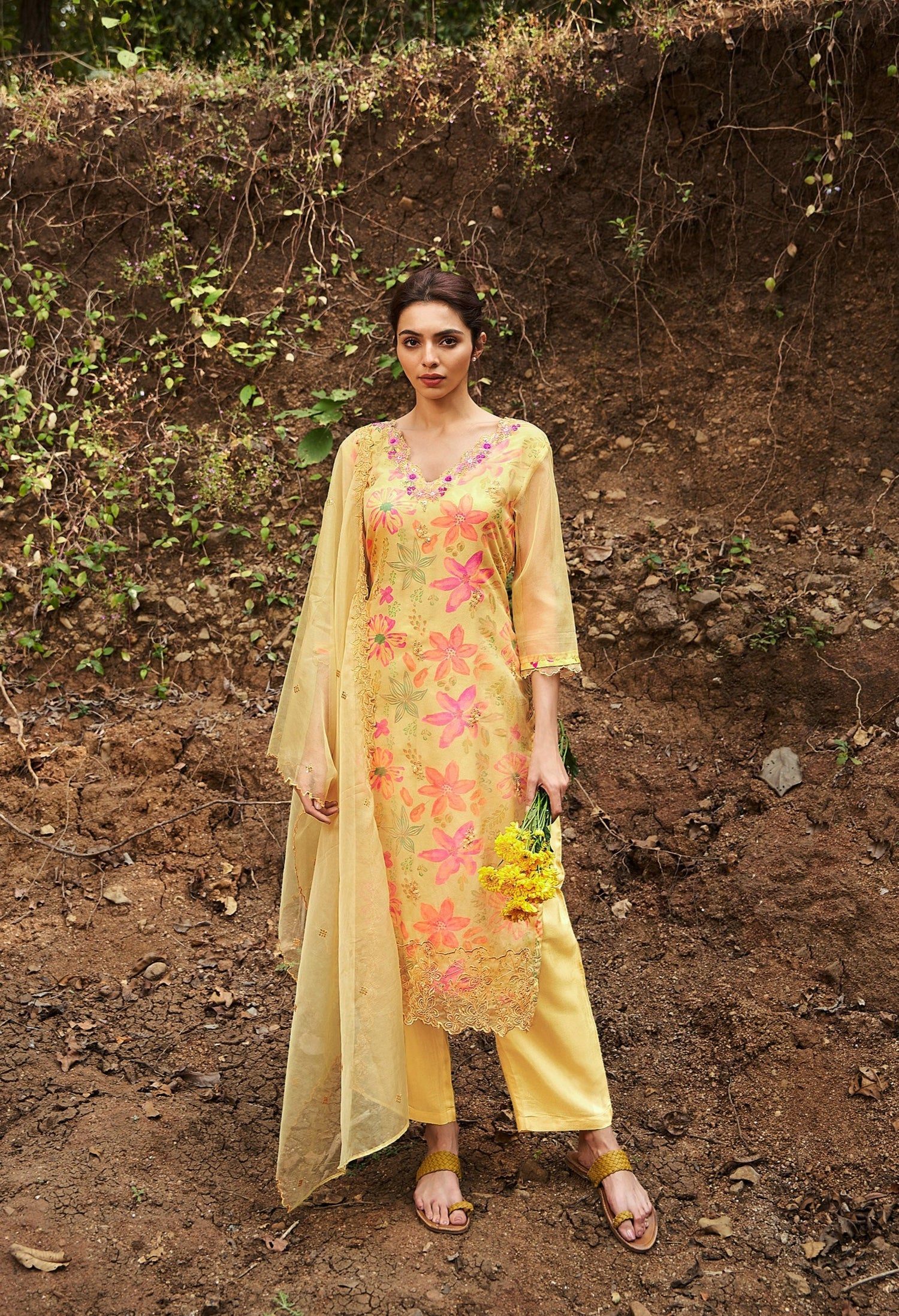 Rangrezi Phool Organza Printed Kurta set with Embroidery