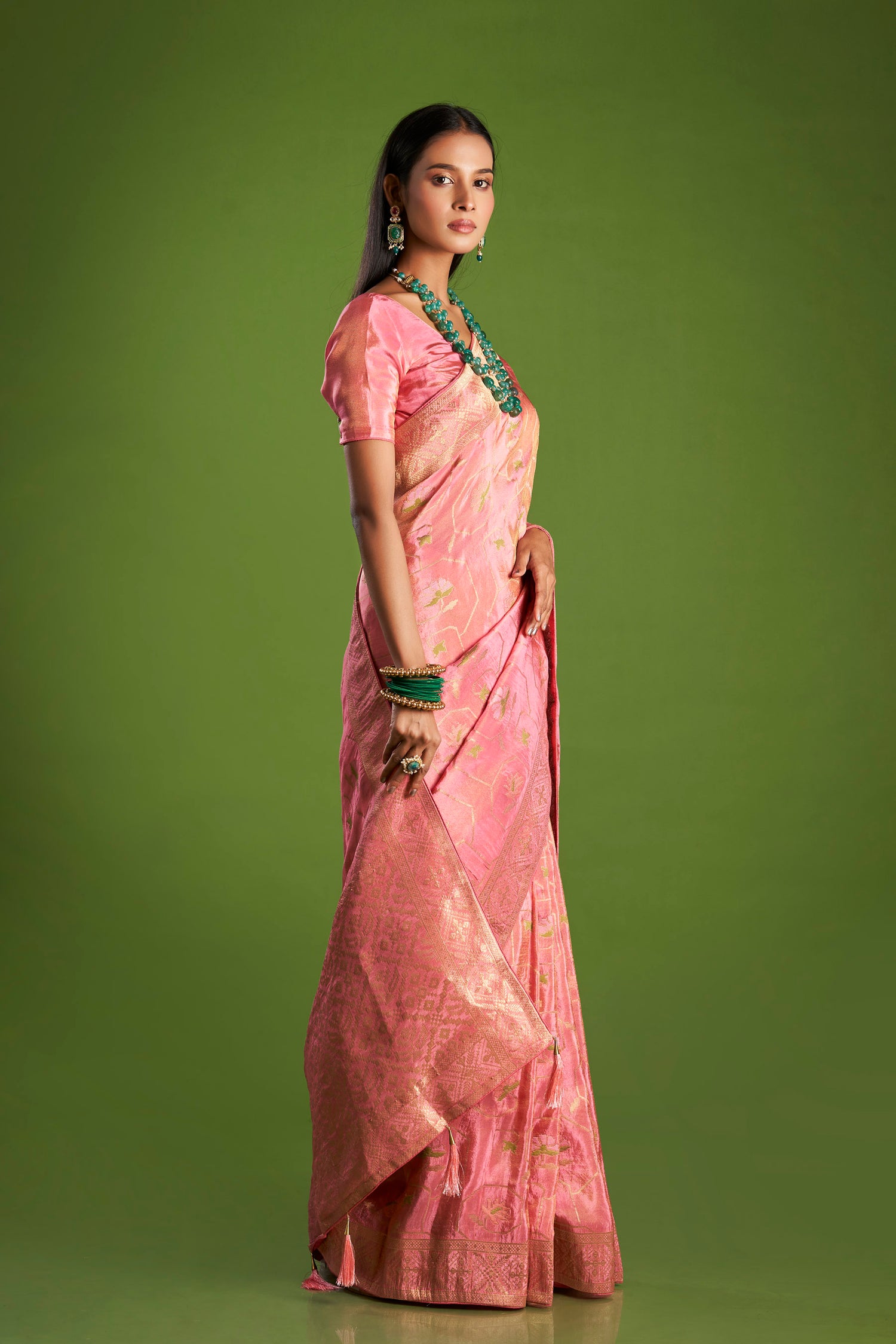 Women Pink Viscose Tissue Zari and thread work Saree