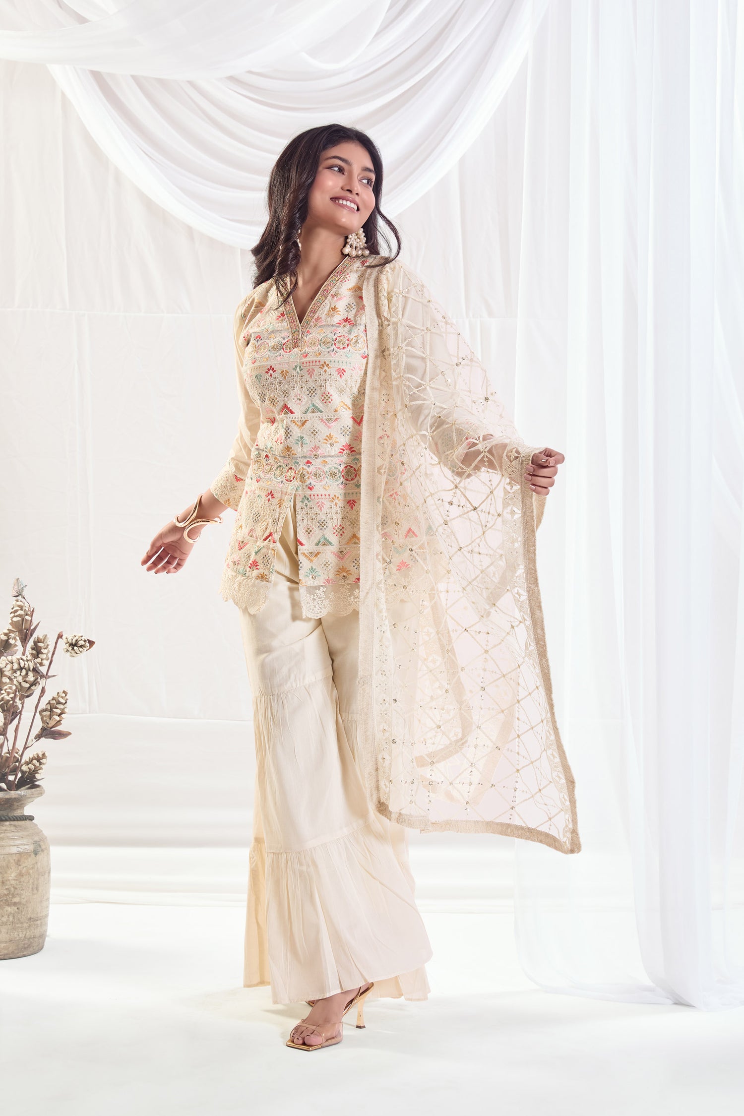 Shyla Off White Cotton Kurta set with Embroidery