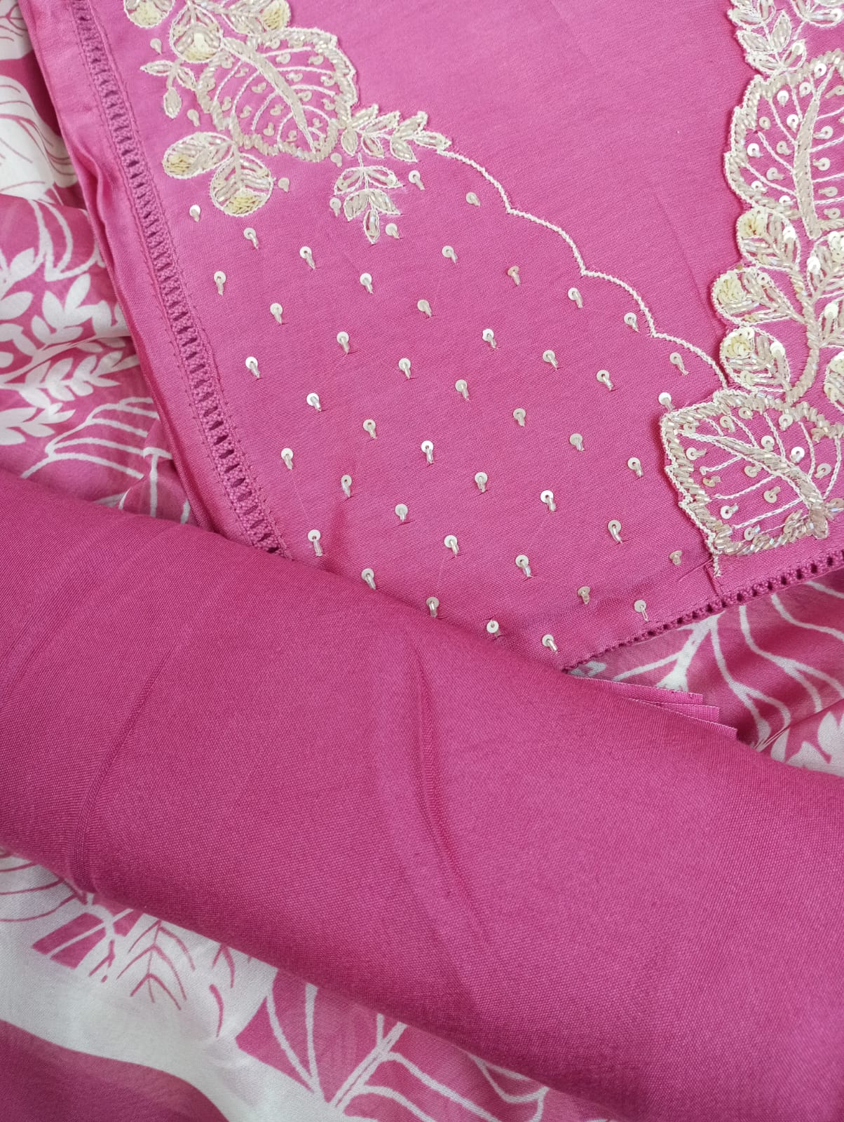 EMBROIDERED SUIT SET