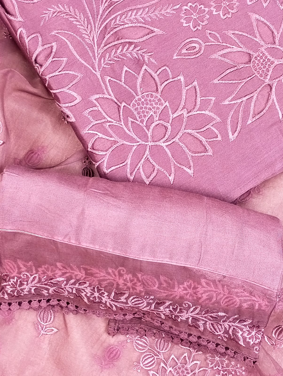 EMBROIDERED SUIT SET