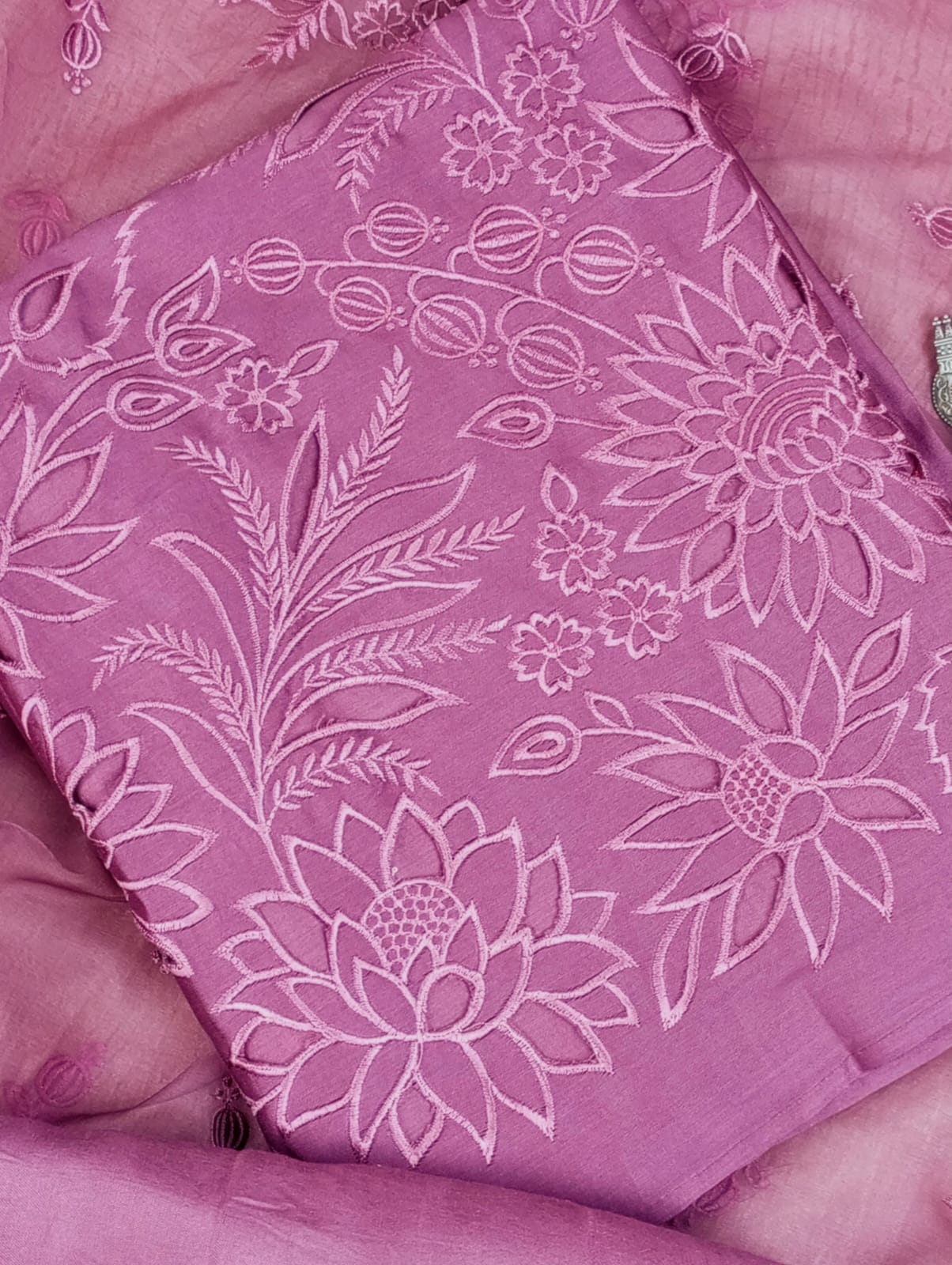 EMBROIDERED SUIT SET